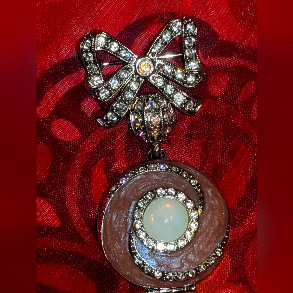 COPY - Joan rivers bow pendant that opens